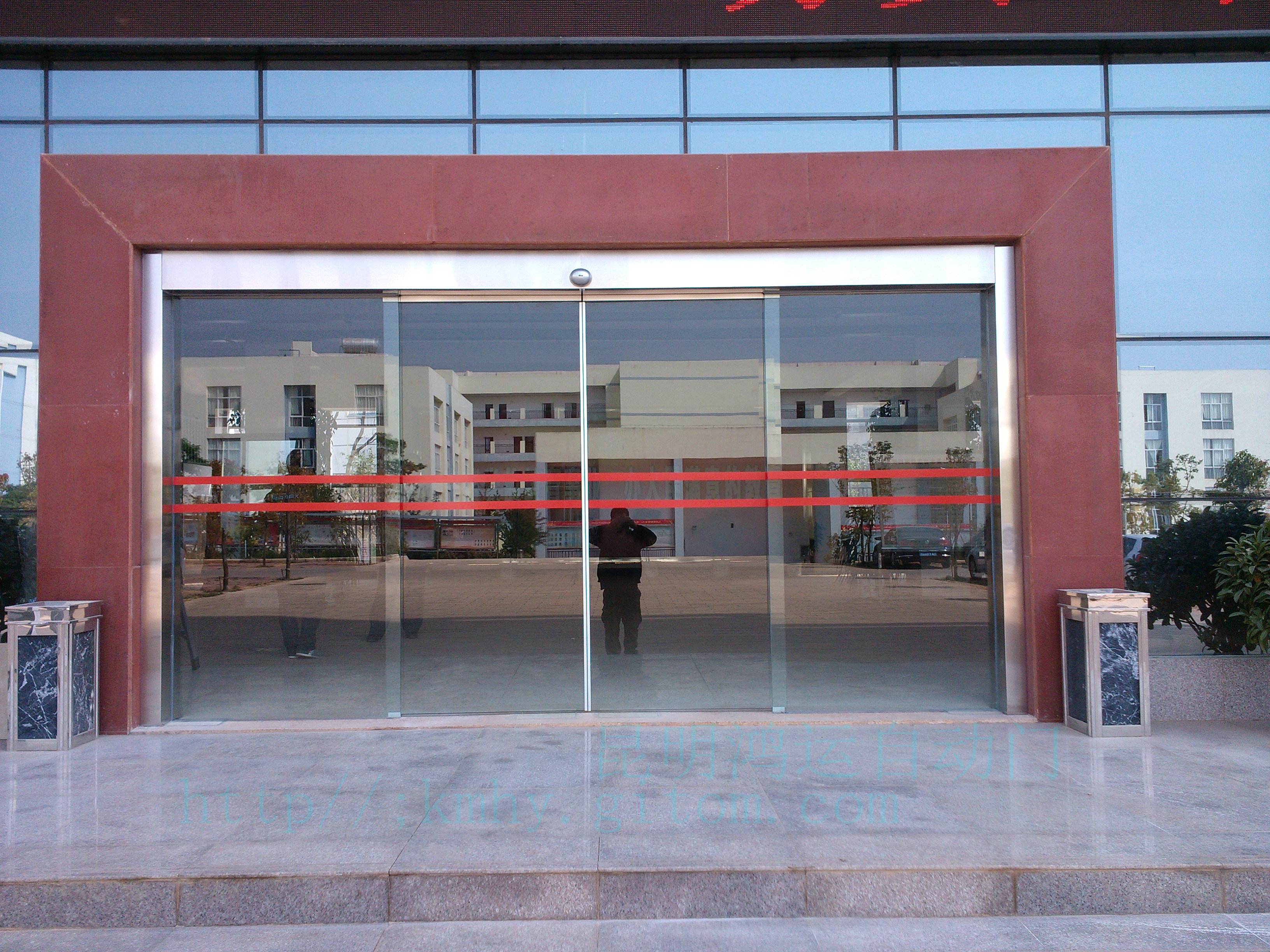 東莞感應(yīng)門安裝維護(hù)保養(yǎng)中心 鋼化玻璃自動感應(yīng)門報裝  東莞專業(yè)承接安裝玻璃感應(yīng)門