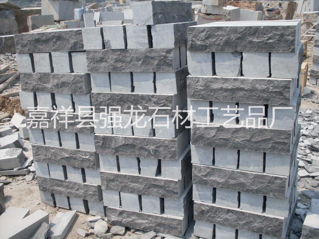 供應(yīng)蘑菇石、青石蘑菇石、蘑菇面青石板、自然面青石板、青石文化石、青石外墻磚、青石馬蹄石、青石墻面石