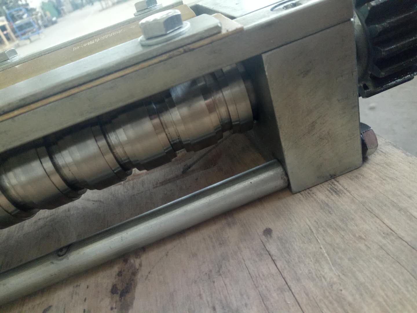 生產(chǎn)各種型號(hào)不銹鋼方便面刀 掛面刀 切絲刀 刀削面刀 油盒 面梳 成型器