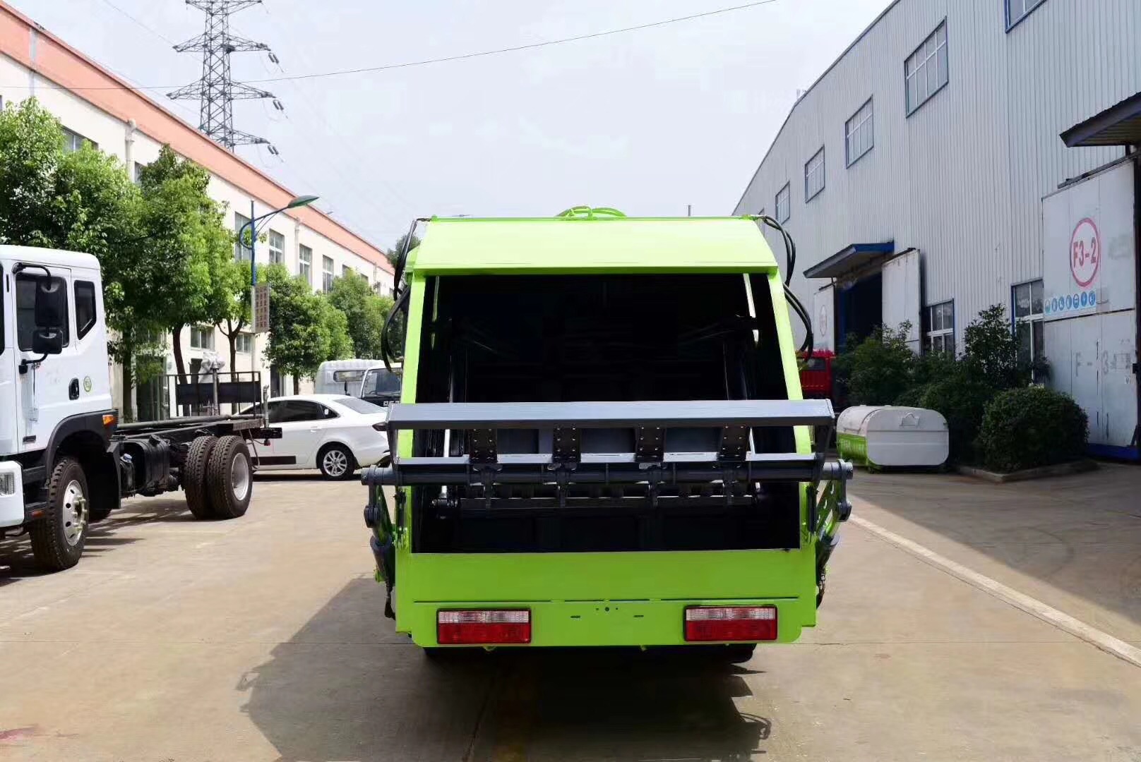 東風小多利卡壓縮垃圾車，6方壓縮垃圾車，廠家直銷。