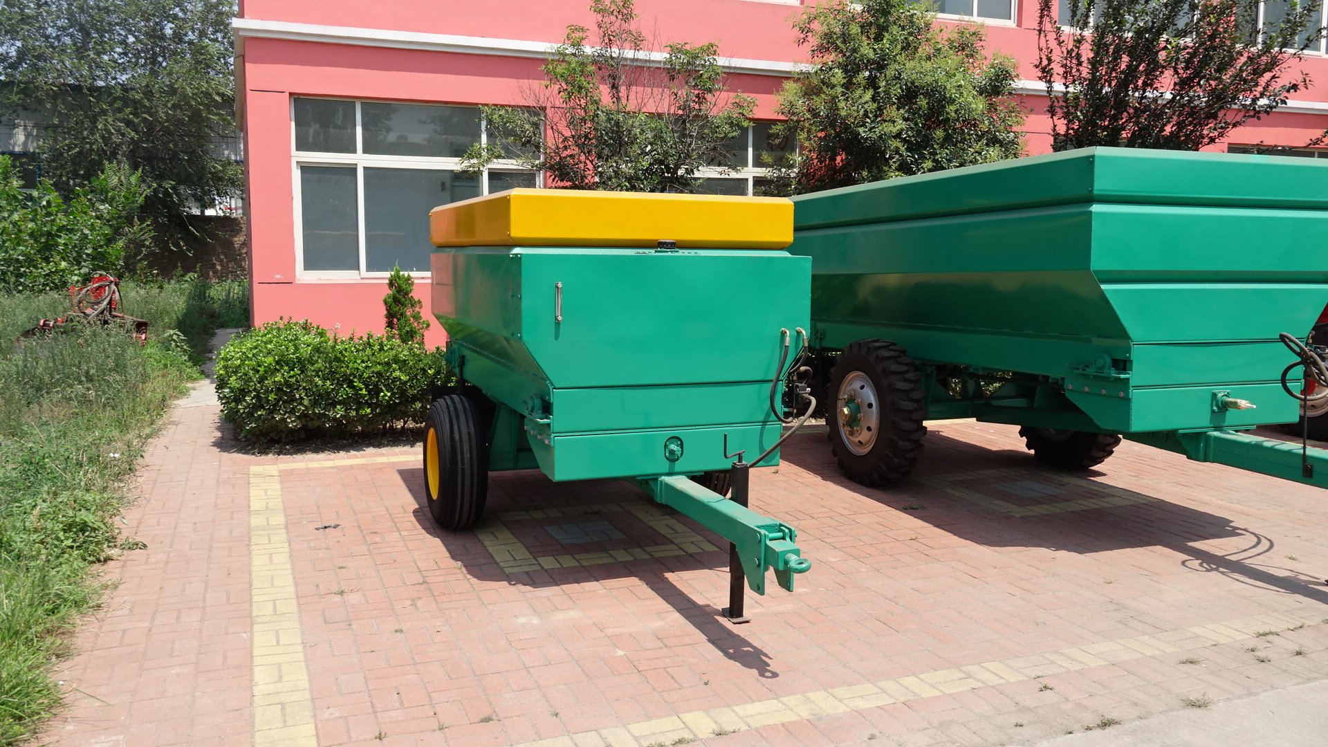 天盛有機(jī)肥拋撒機(jī)，新型揚糞機(jī)，農(nóng)用撒肥機(jī)，撒肥器，撒肥機(jī)