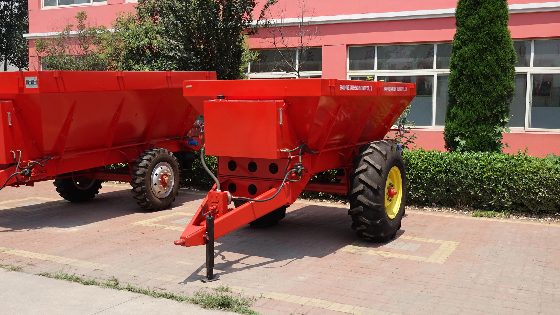 新型揚(yáng)肥機(jī)，農(nóng)用灑肥機(jī)，施肥機(jī)械
