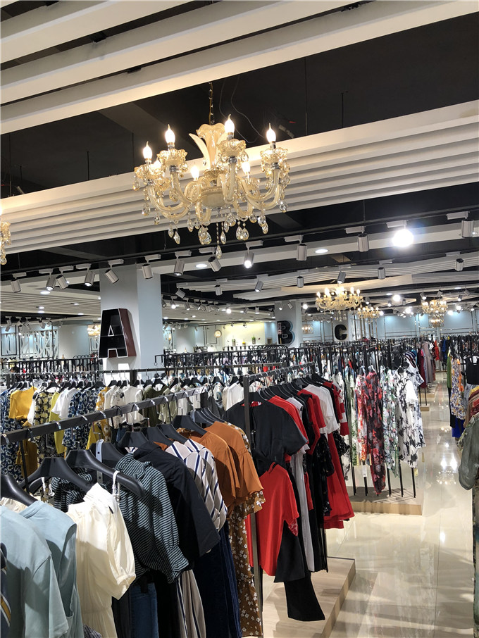 供應(yīng)VERYME呢大衣庫存服裝批發(fā)