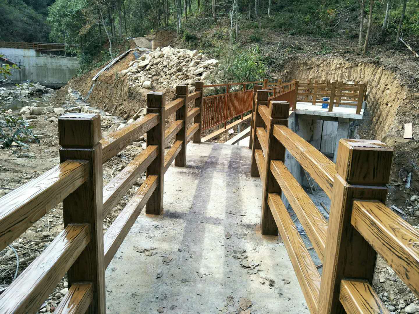 仿木橫桿款6*14護欄 山西晟泰仿木橫桿款6*14護欄