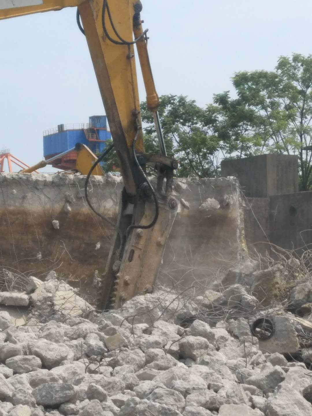 廣州建筑拆遷工程 專業(yè)建筑物拆遷公司 專業(yè)建筑物拆遷隊電話