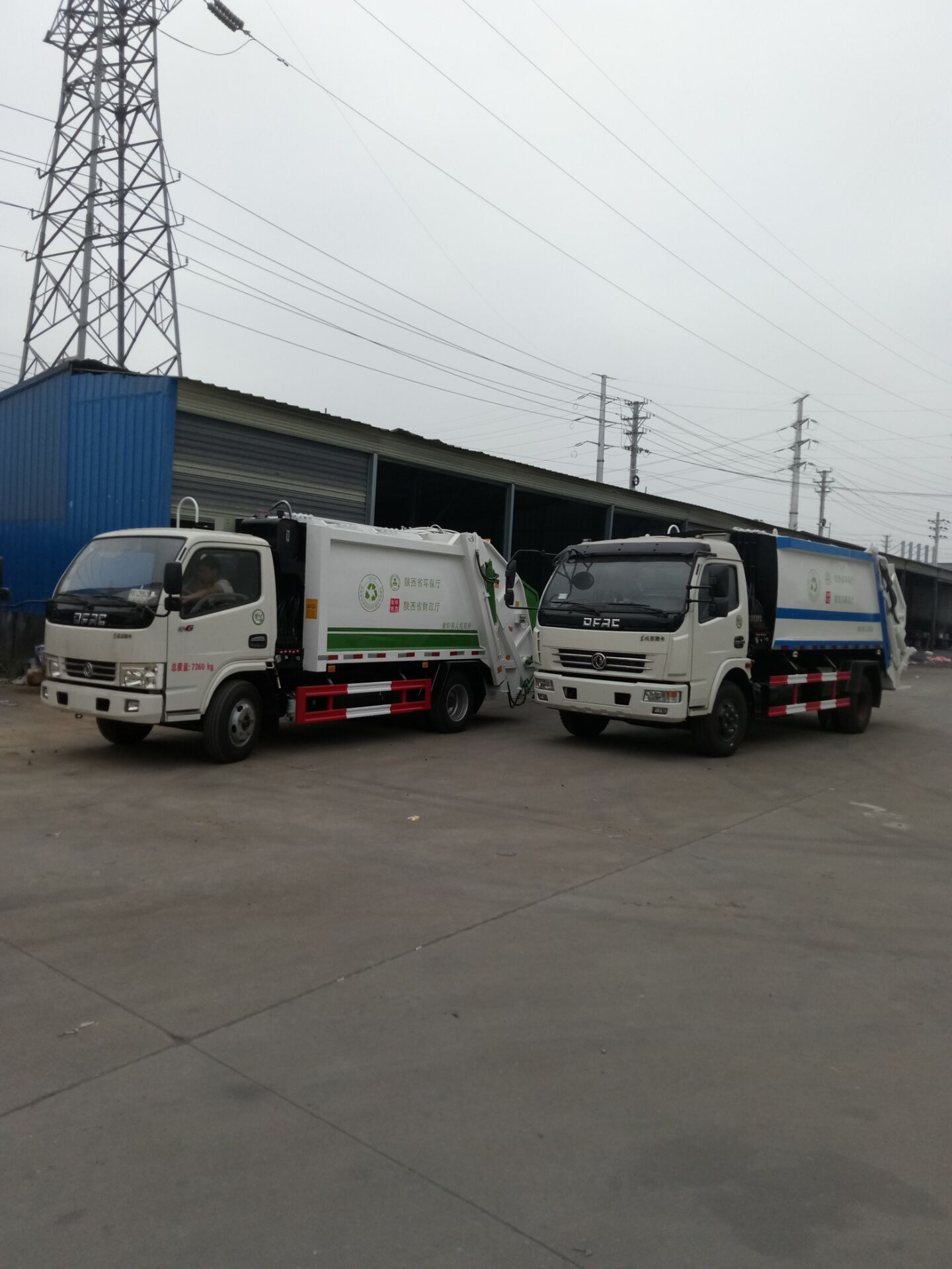 國(guó)五東風(fēng)小多利卡6立方壓縮垃圾車