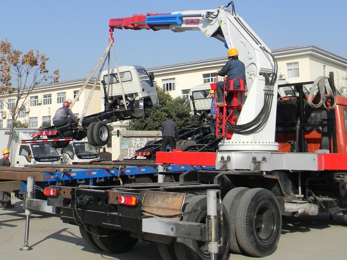 30噸折臂吊湖北程力大型隨車吊廠家價(jià)格