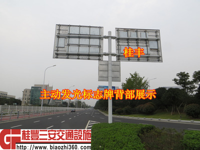 T型*|雙懸臂式標(biāo)志桿廠家