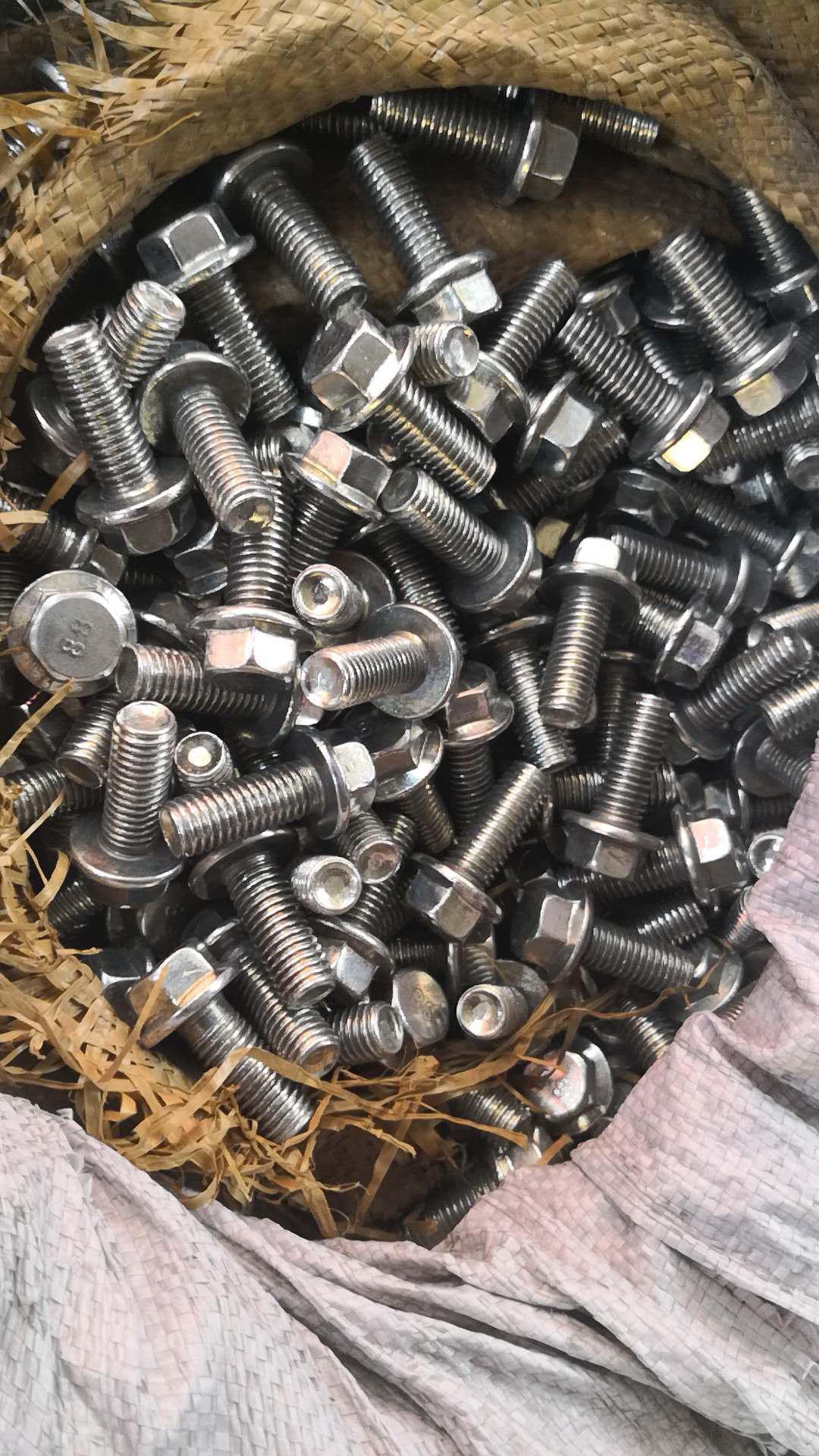 河北法蘭螺栓生產(chǎn)廠家直銷(xiāo)批發(fā)報(bào)價(jià)咨詢電話 法蘭螺栓樣板圖