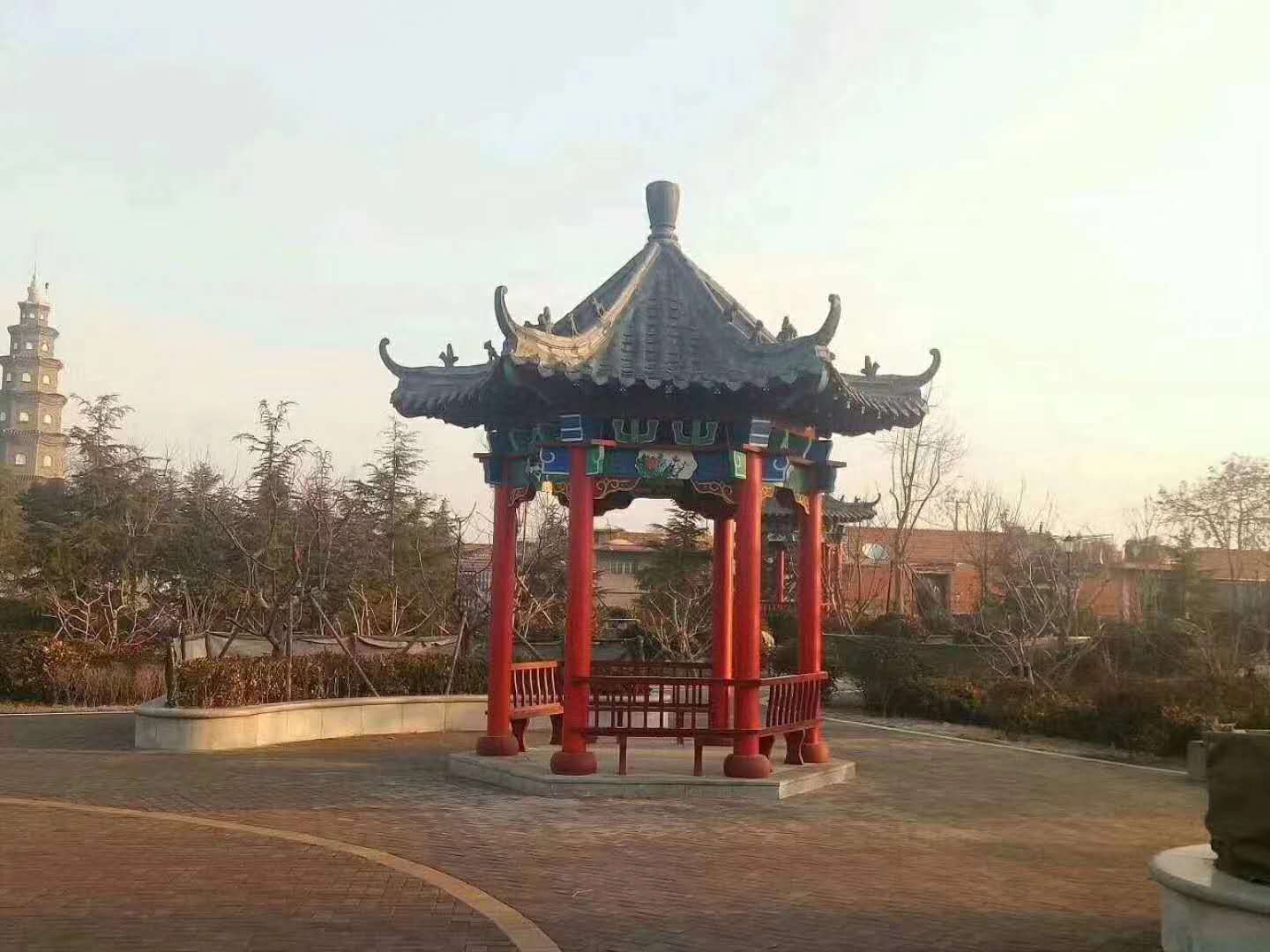 山東泰臻建材生產(chǎn)水泥仿木六角涼亭