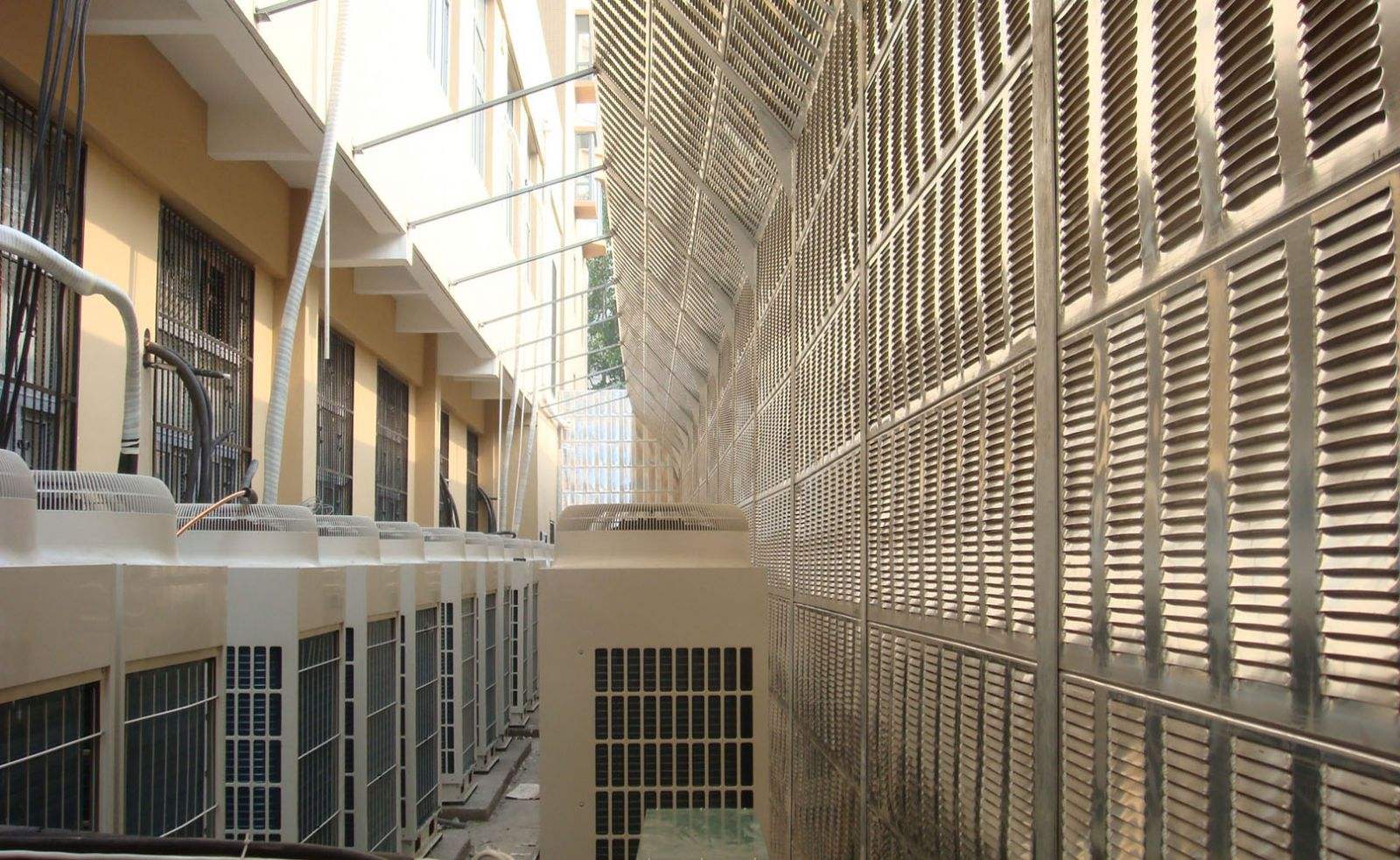 道路聲屏障 聲屏障規(guī)格 吸聲屏障 聲屏障的價(jià)格 聲屏障有現(xiàn)貨嗎