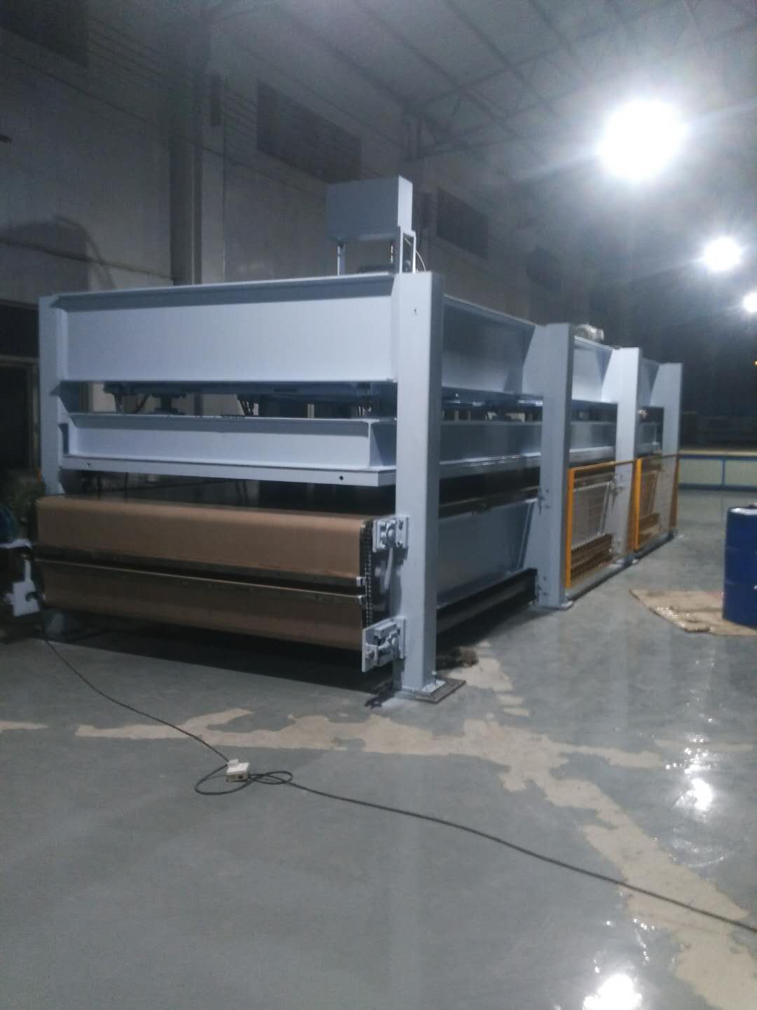 佛山亨力特廠家批發(fā)全自動熱壓機