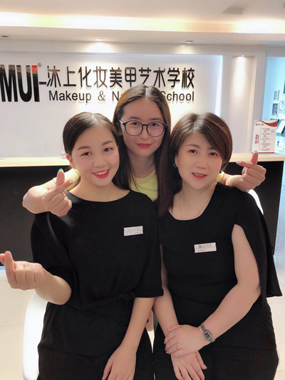 沐上化妝美甲學(xué)校美甲班學(xué)員畢業(yè)啦