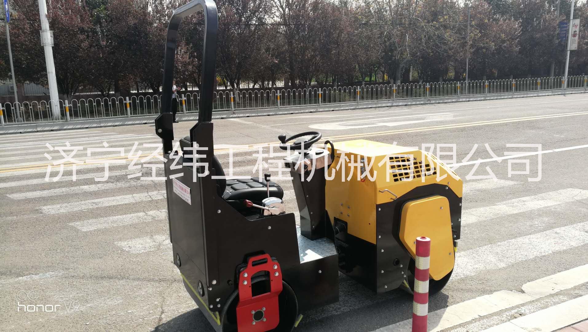 1噸座駕式壓路機，小型全液壓壓路，雙鋼輪振動