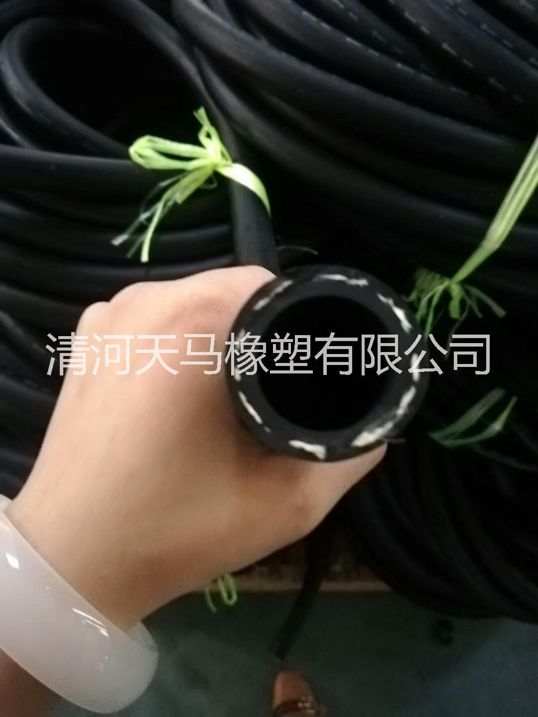 供應(yīng)各種規(guī)格丁晴耐油管