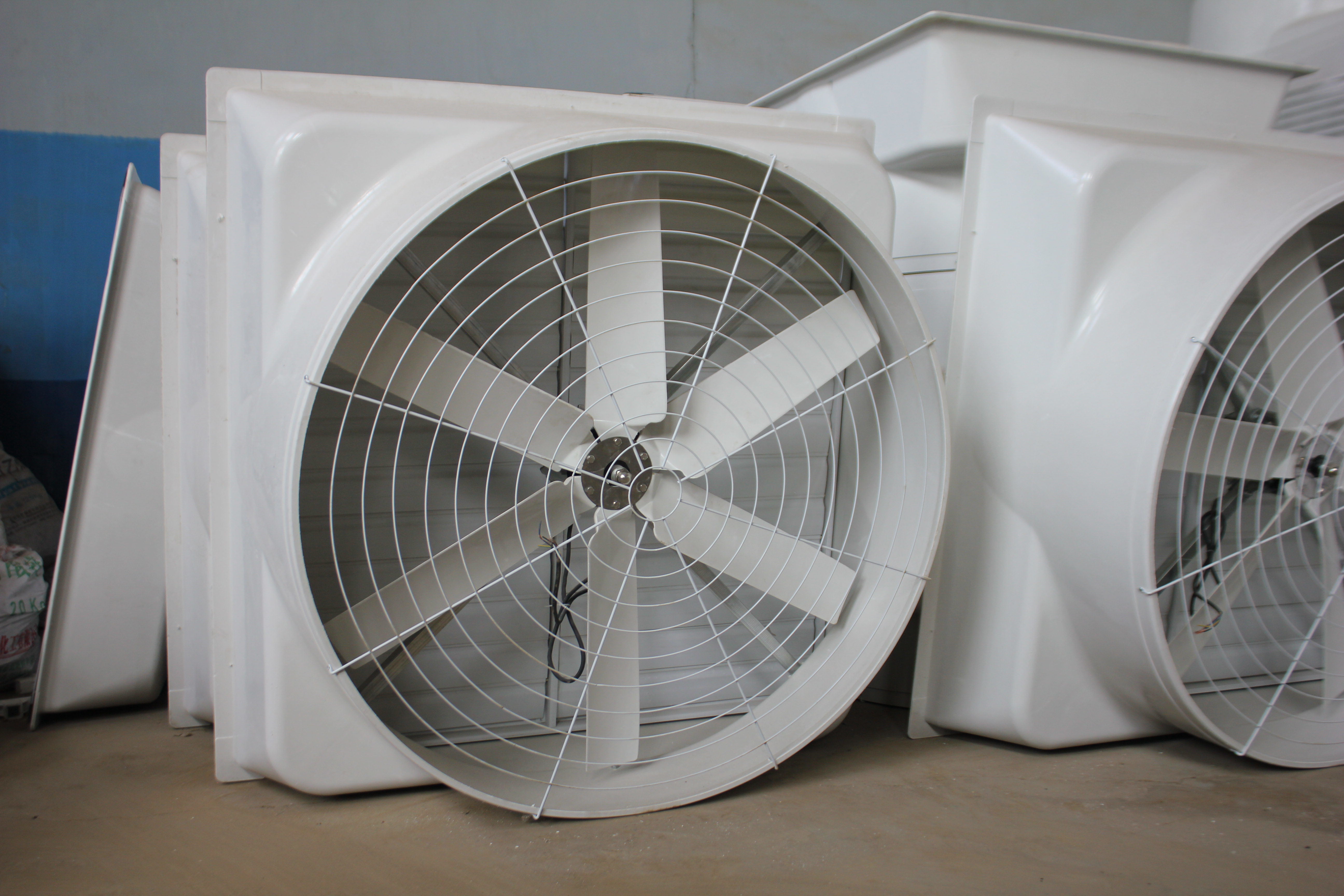 玻璃鋼風(fēng)機(jī)生產(chǎn)廠家鑫聯(lián)新供應(yīng)1380型玻璃鋼風(fēng)機(jī) 畜牧用負(fù)壓風(fēng)1380型玻璃鋼風(fēng)機(jī) 畜牧負(fù)壓風(fēng)1380mm玻璃鋼風(fēng)機(jī)