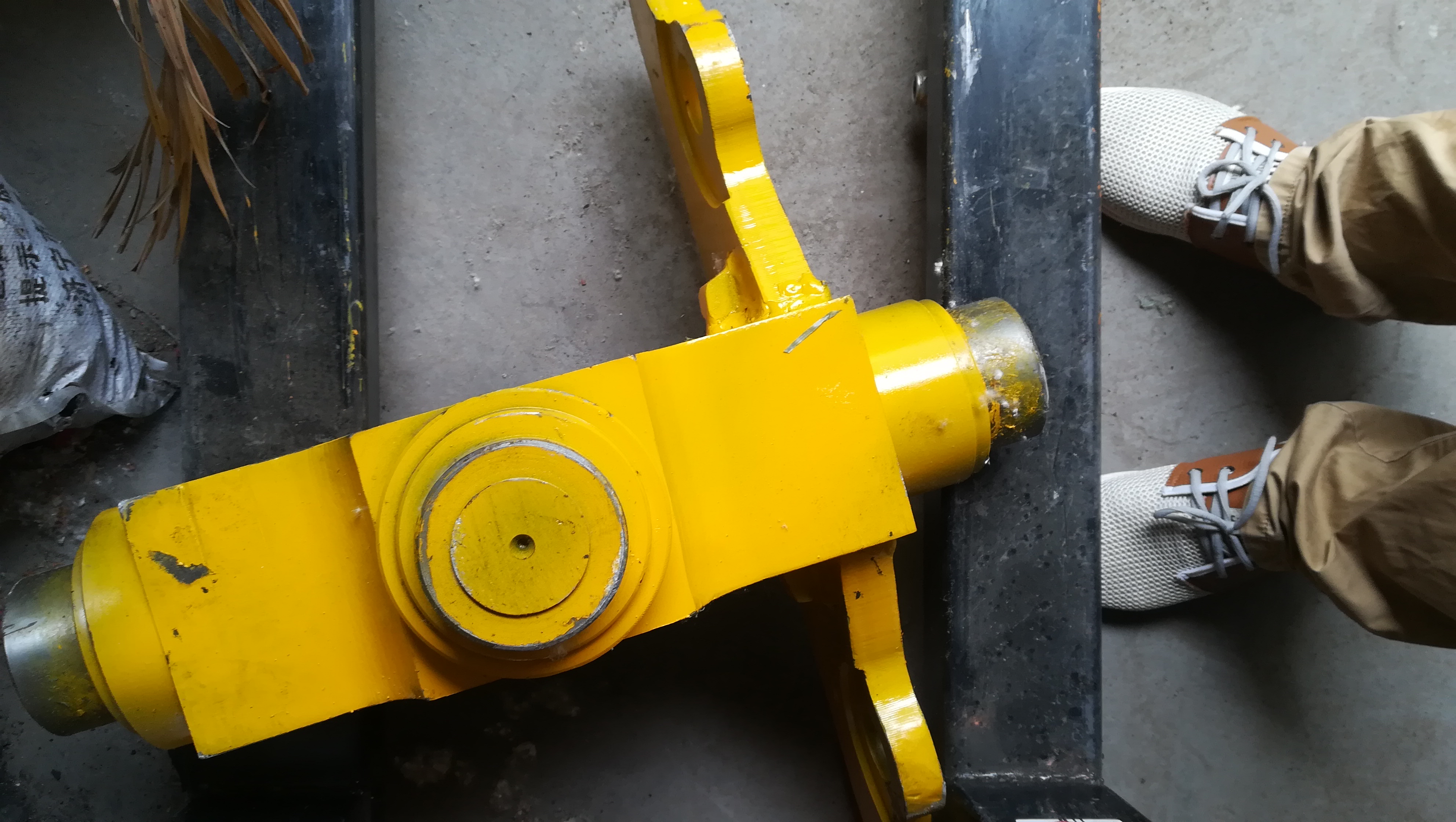 山推鉸接22噸壓路機(jī)轉(zhuǎn)向鉸接總成263-33-01000