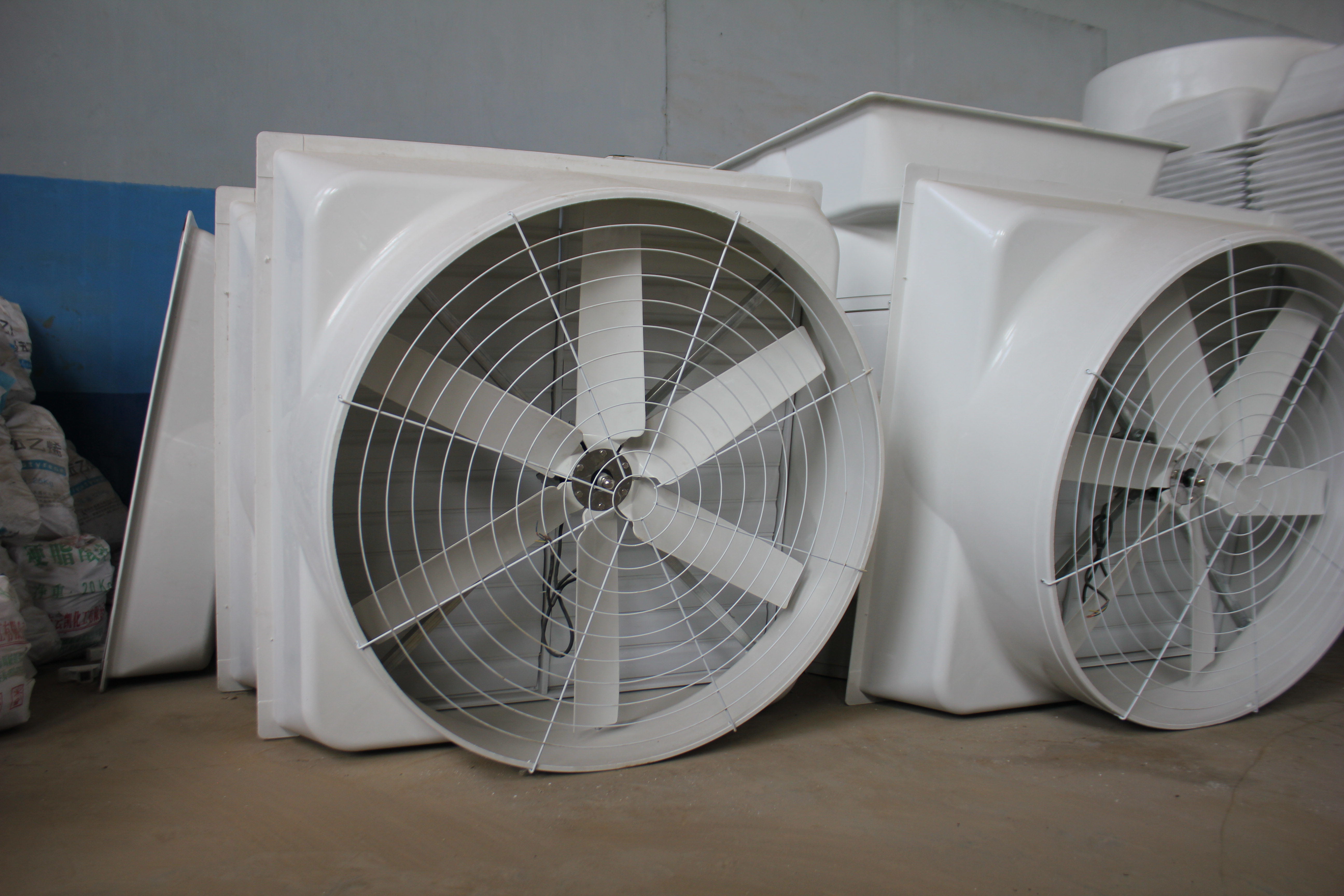 玻璃鋼風(fēng)機(jī)生產(chǎn)廠家鑫聯(lián)新供應(yīng)1380型玻璃鋼風(fēng)機(jī) 畜牧用負(fù)壓風(fēng)1380型玻璃鋼風(fēng)機(jī) 畜牧負(fù)壓風(fēng)1380mm玻璃鋼風(fēng)機(jī)