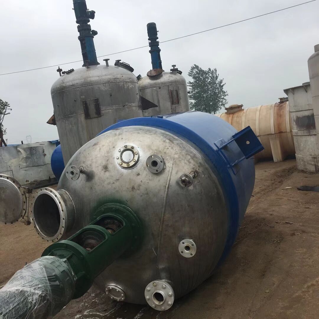 搪瓷反應(yīng)釜 閉式搪玻璃反應(yīng)罐價格 搪瓷反應(yīng)釜供應(yīng)商 廠家直銷臥式搪玻璃儲罐