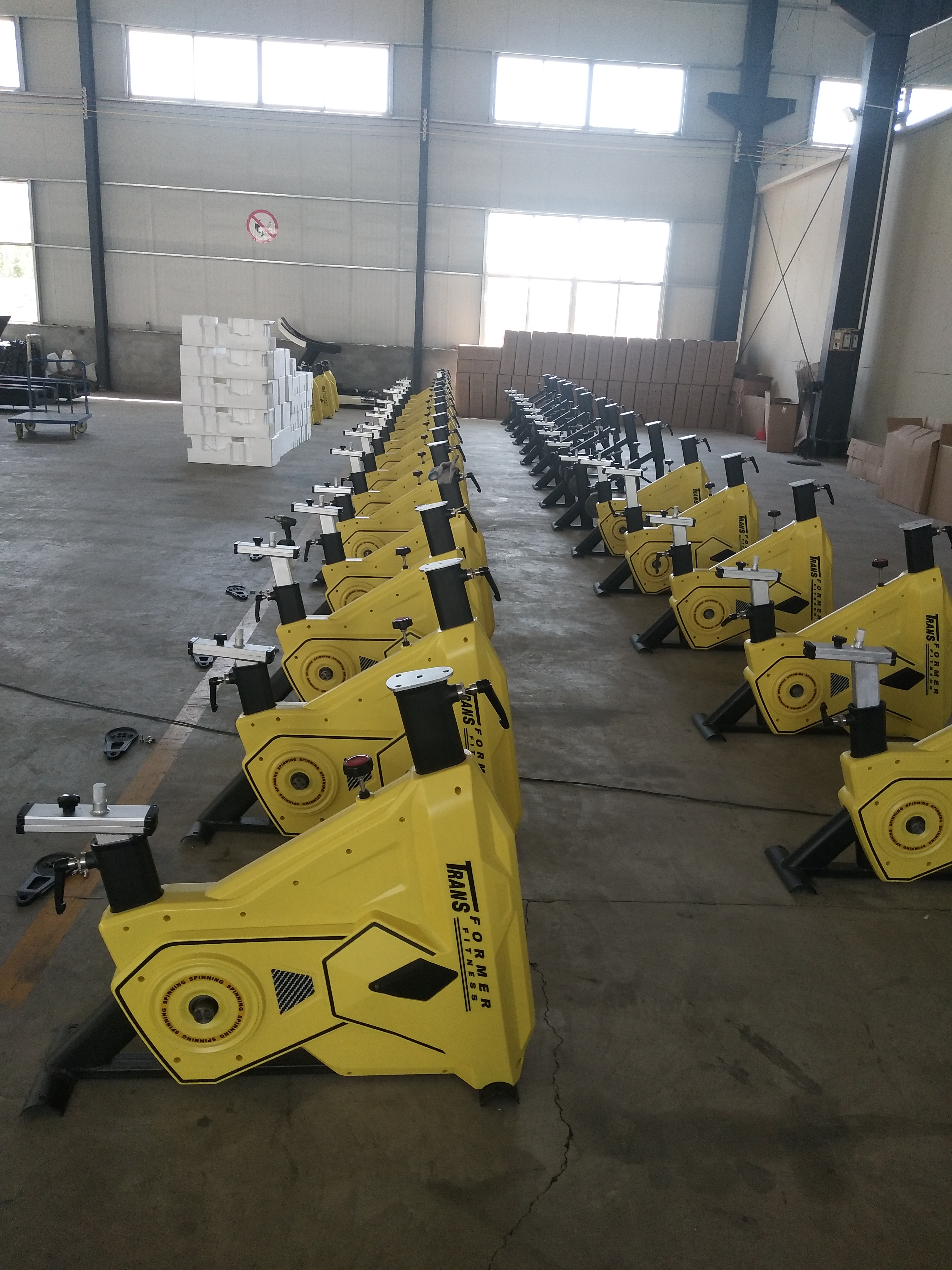 廠家直銷雙豪尊爵商用動感單車25公斤大飛輪騎行感強騎行舒適