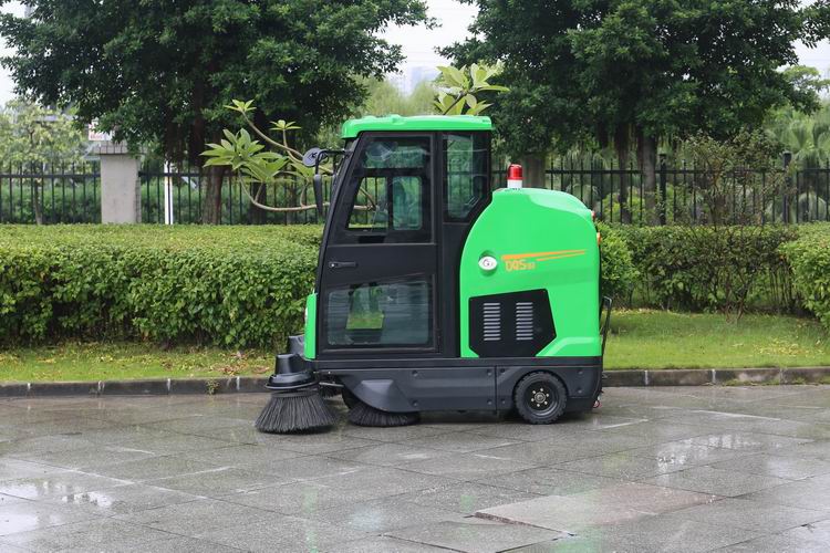 云南瑪西爾駕駛式大型電動掃地車DQST19 廠區(qū)園林用駕駛式道路清掃車