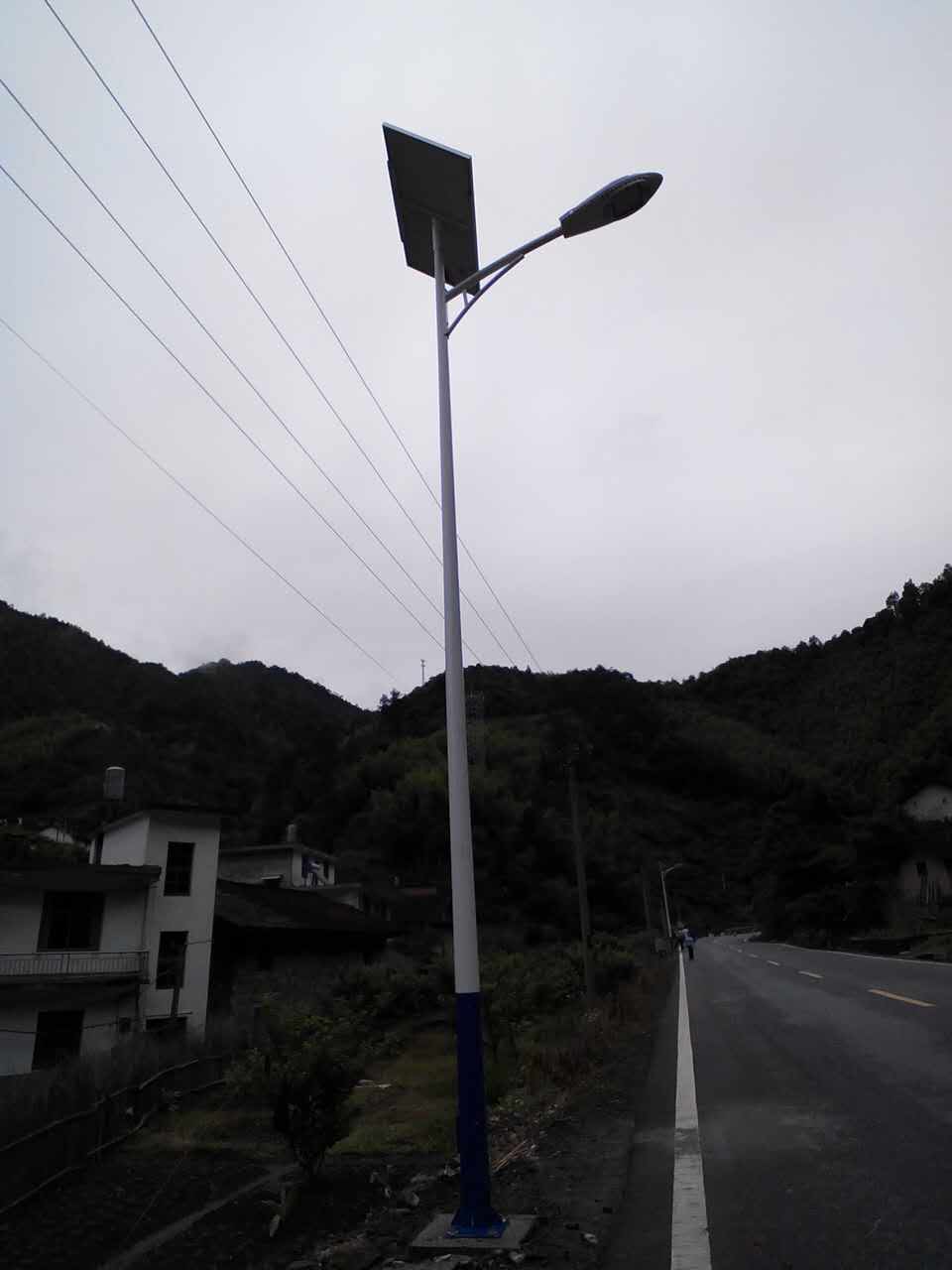 常德漢壽縣太陽能路燈生產(chǎn)廠家 漢壽鄉(xiāng)村照明LED路燈價格