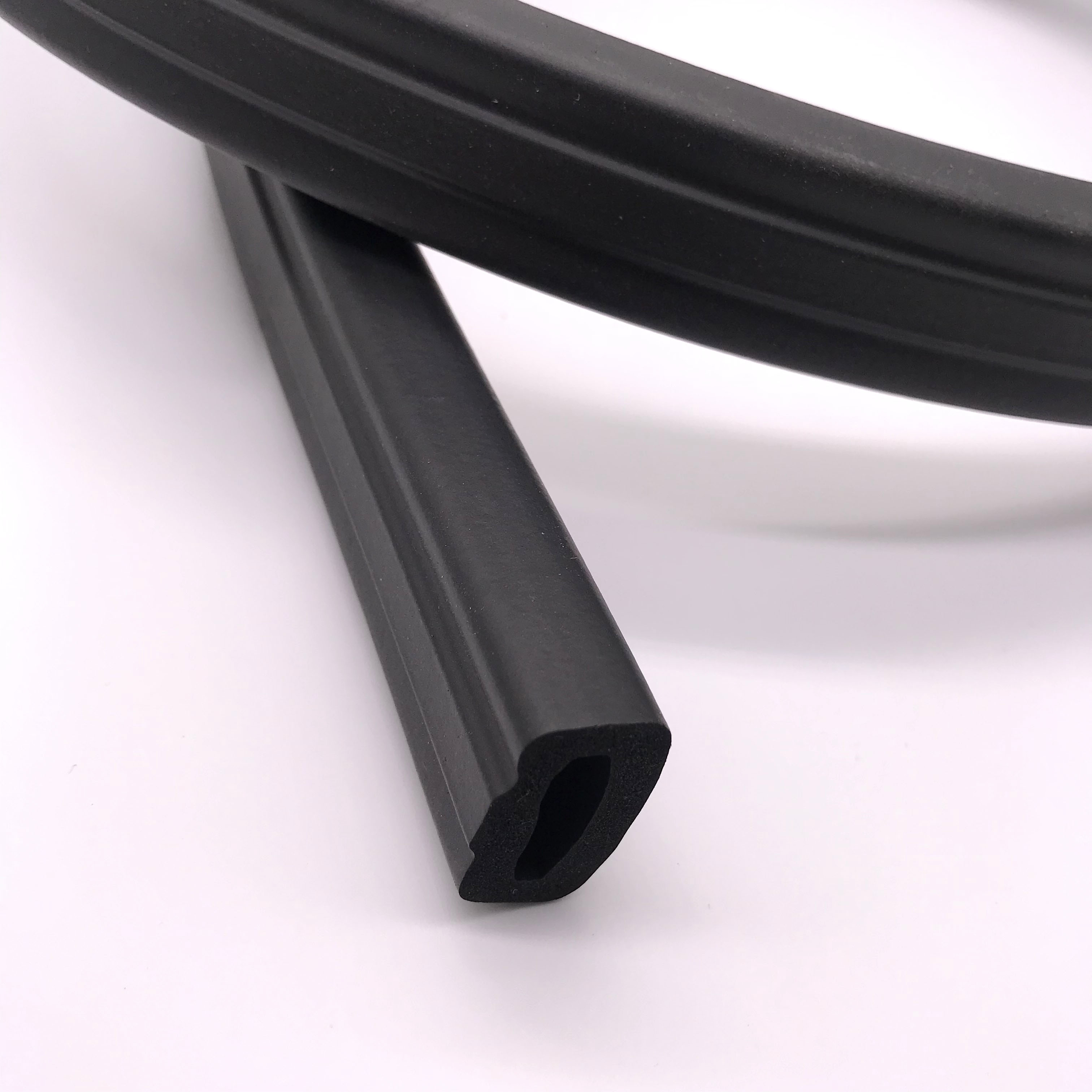 8字管大批現(xiàn)貨廠家直售  橡膠發(fā)泡管  nbr發(fā)泡管