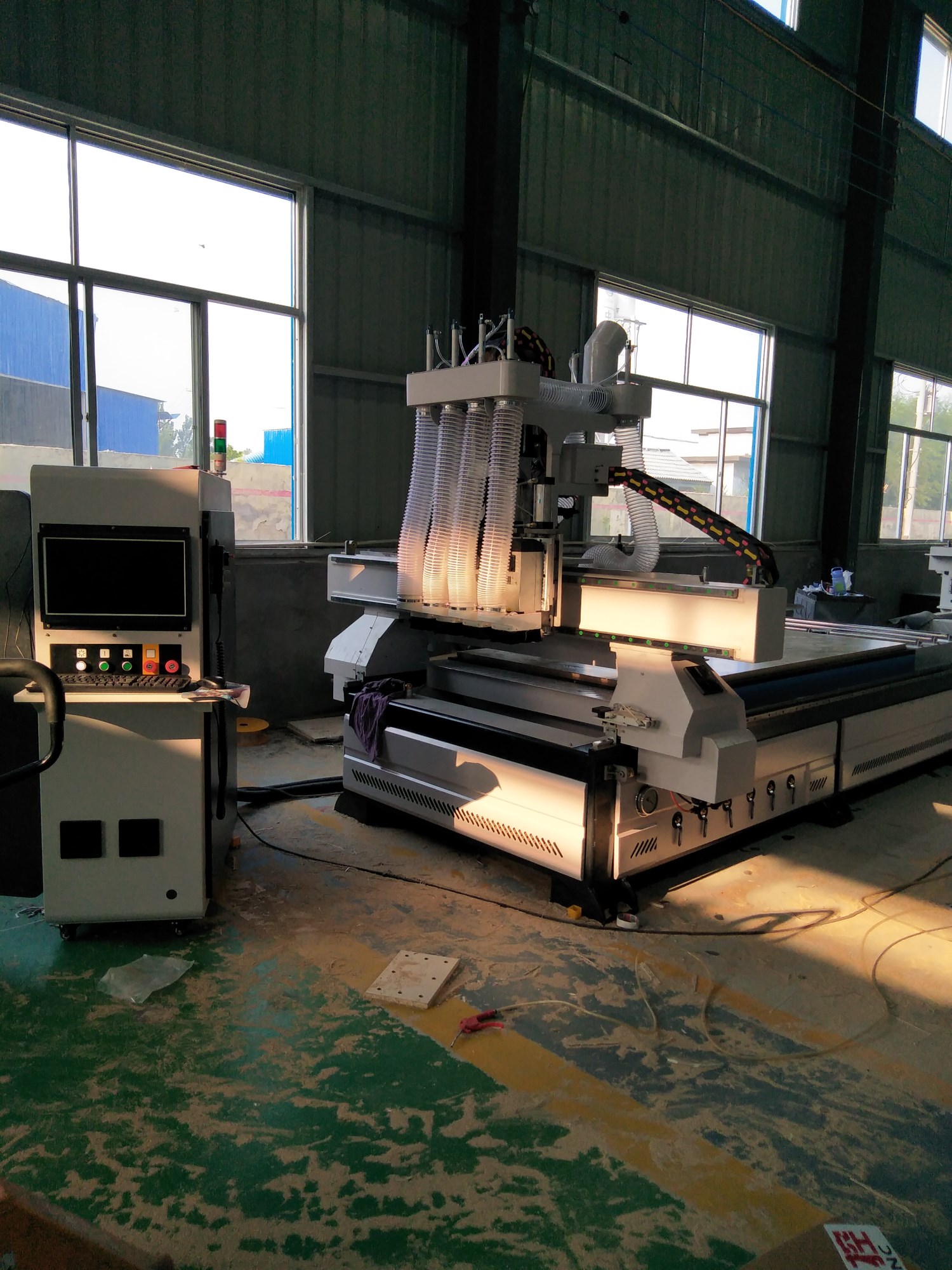 京藍(lán)數(shù)控開料機四工序1325