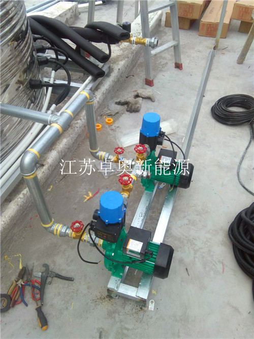 鹽城海濱化工廠員工宿舍10噸太陽能36組集熱器熱水工程  太陽能熱水工程