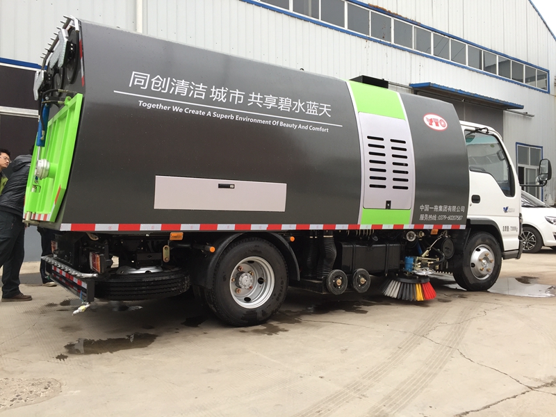 2018新款干濕兩用掃路車