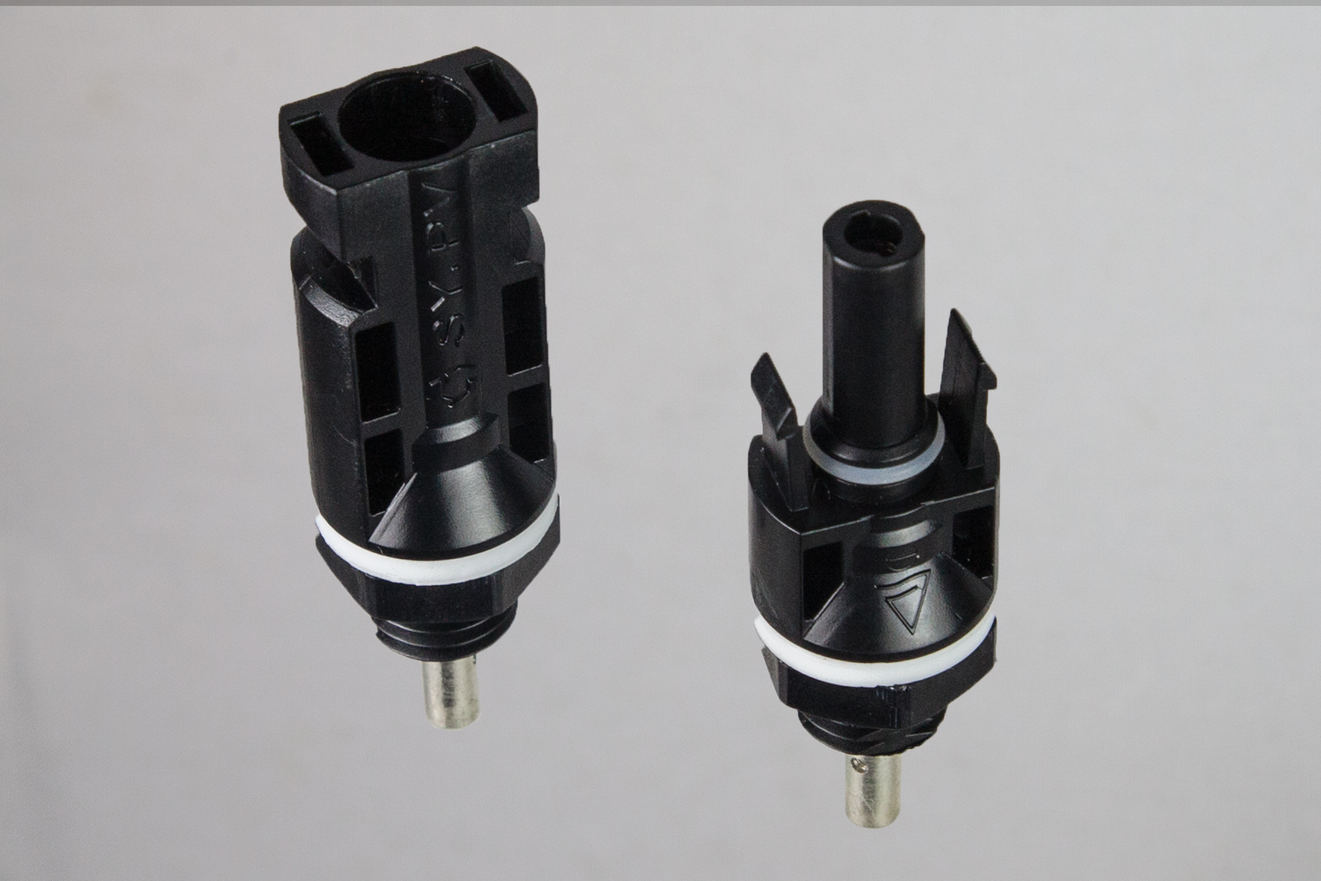 板端連接器MC4連接器光伏連接器 板用連接器