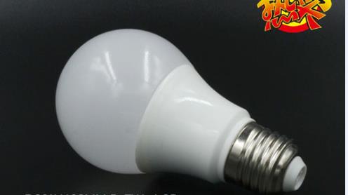 新款爆LED球炮廠家專業(yè)生產(chǎn)LED塑包鋁球泡套件80MM大角度