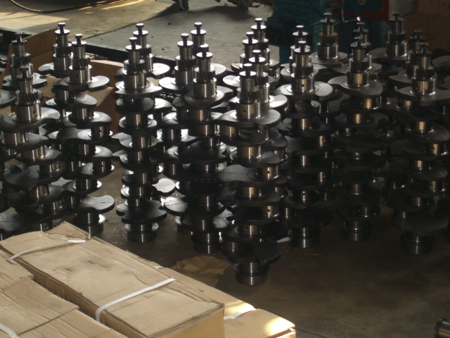 供應(yīng)洛拖柴油機(jī)配件 東方紅4105柴油機(jī)曲軸