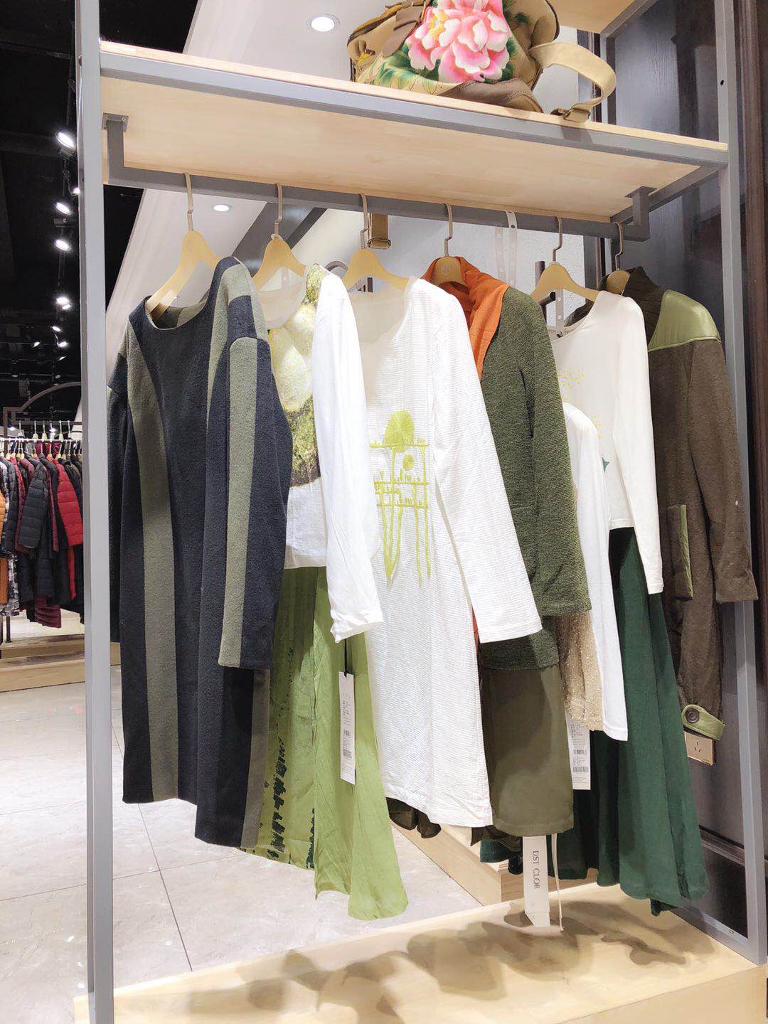 塵色品牌折扣女裝專柜外套尾貨批發(fā) 三標(biāo)齊全 一手貨源