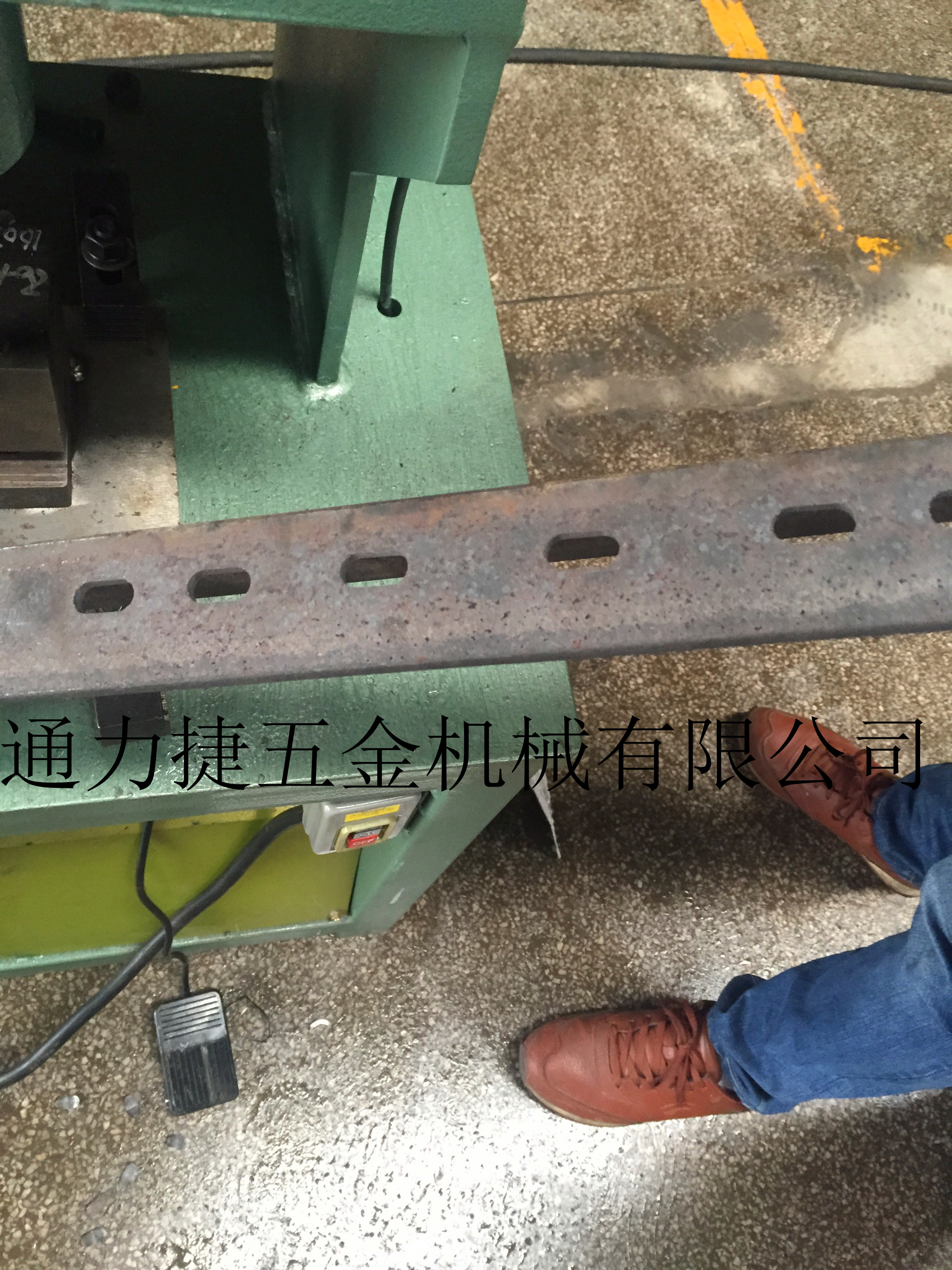 液壓雙工位角鐵沖孔切斷 方鐵管下料一模多用 扁鋼槽鋼沖孔機(jī)