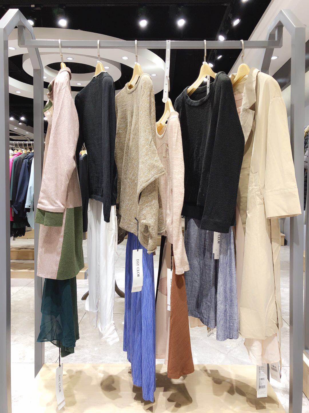 塵色品牌折扣女裝專柜外套尾貨批發(fā) 三標(biāo)齊全 一手貨源