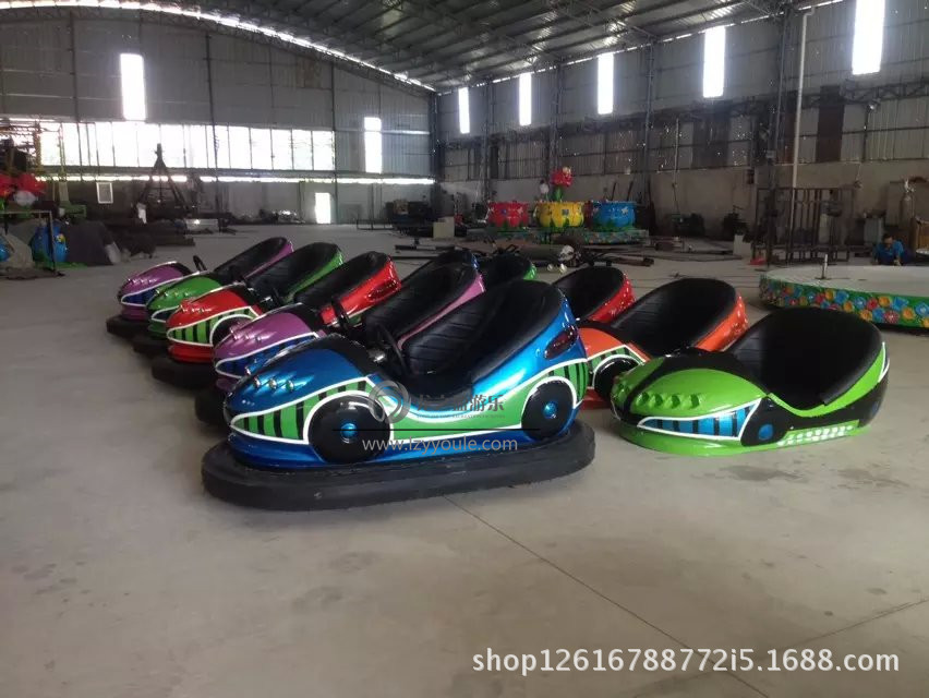 2018新款廠家直銷新型兒童碰碰車，地網(wǎng)碰碰車許昌龍之盈游樂新款爆款 新款設(shè)備新型兒童碰碰車廠家直銷