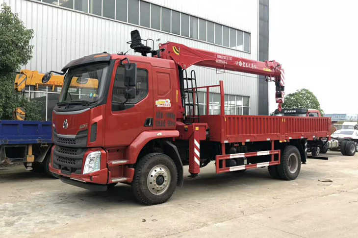 隨車起重運(yùn)輸車
