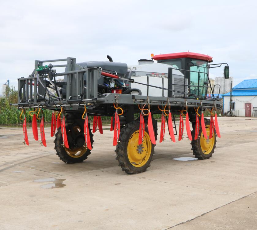 125馬力 豐諾植保液壓四驅(qū)棉花噴藥機(jī)