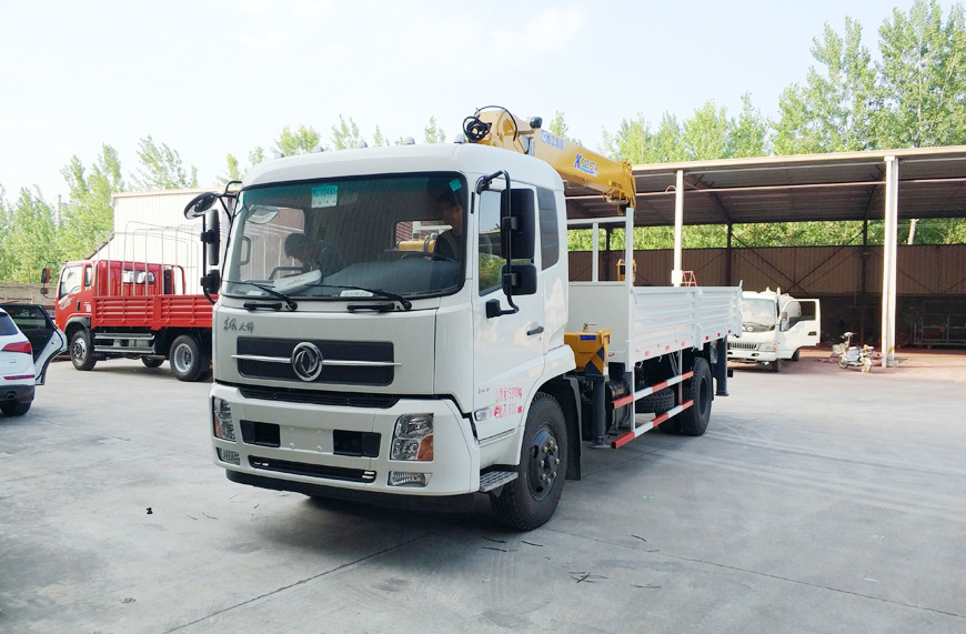東風(fēng)天錦隨車吊 東風(fēng)天錦徐工隨車吊 東風(fēng)天錦6.3噸隨車吊
