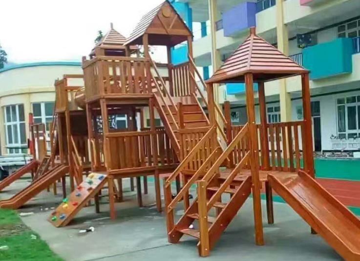 兒童攀爬架幼兒園實(shí)木蕩橋大型鉆桶隧道木制鉆洞木質(zhì)體能訓(xùn)練組合