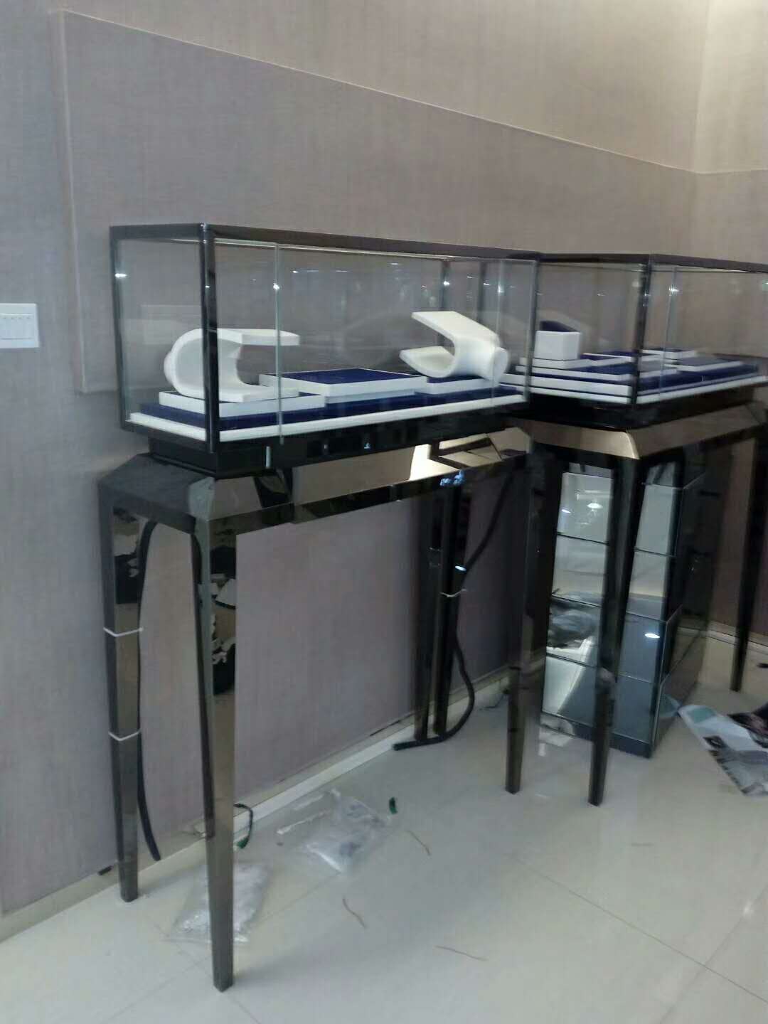 展示臺回收價(jià)格  展示臺回收供應(yīng)商  展示臺回收哪家好