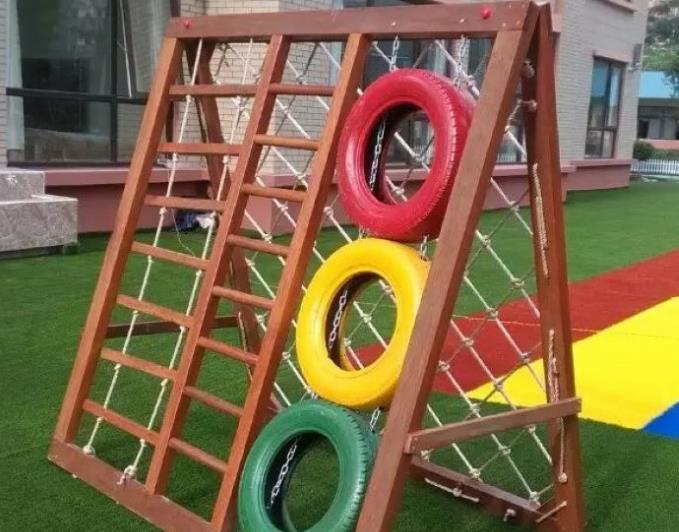 廠家進(jìn)口木制爬網(wǎng)幼兒園攀爬架兒童戶外木質(zhì)體能健身爬繩組合架