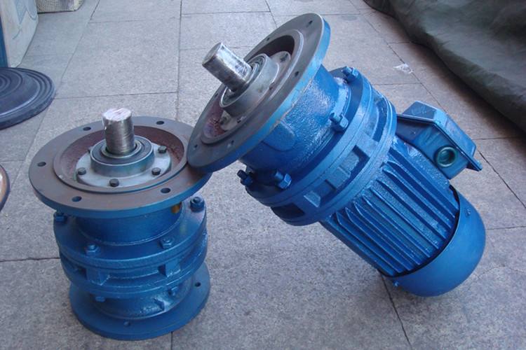 廠家直銷泰州齒輪減速機(jī)軟齒面ZQ重型減速機(jī)減速器 泰州減速器