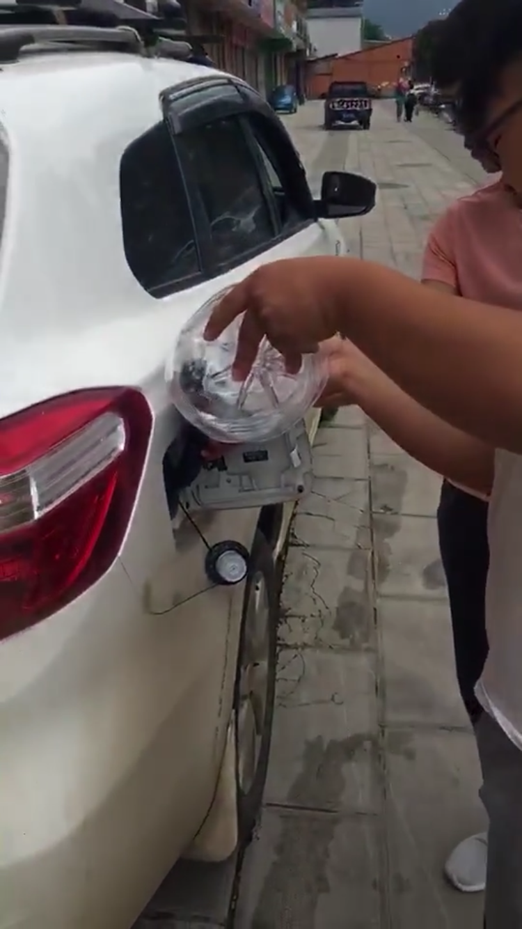 車用尿素生產(chǎn)線 尿素液生產(chǎn)設(shè)備  汽車玻璃水設(shè)備加盟 浩水科技汽車玻璃水設(shè)備