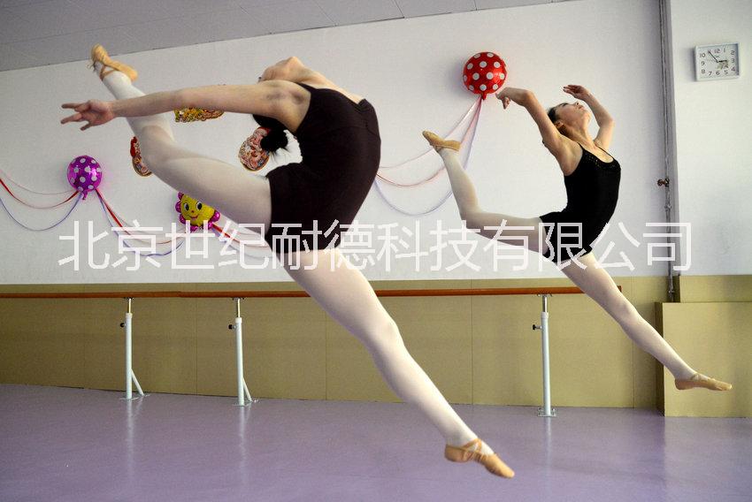 山東廣饒縣籃球運(yùn)動地板 實(shí)木運(yùn)動地板代理商