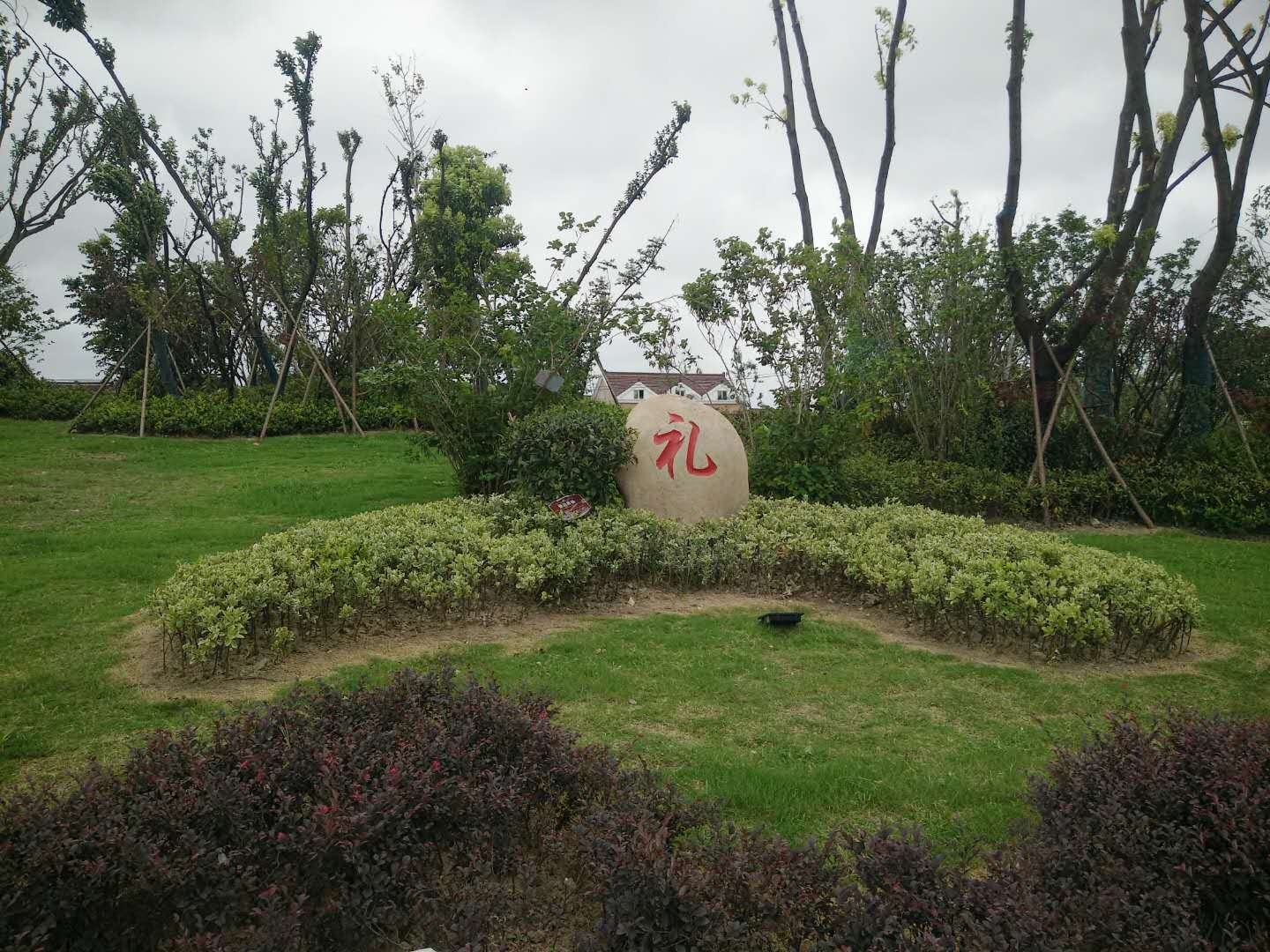 園林工程設(shè)計(jì)施工上海諧積園林有限公司有多年的園林設(shè)計(jì)施工經(jīng)驗(yàn)，