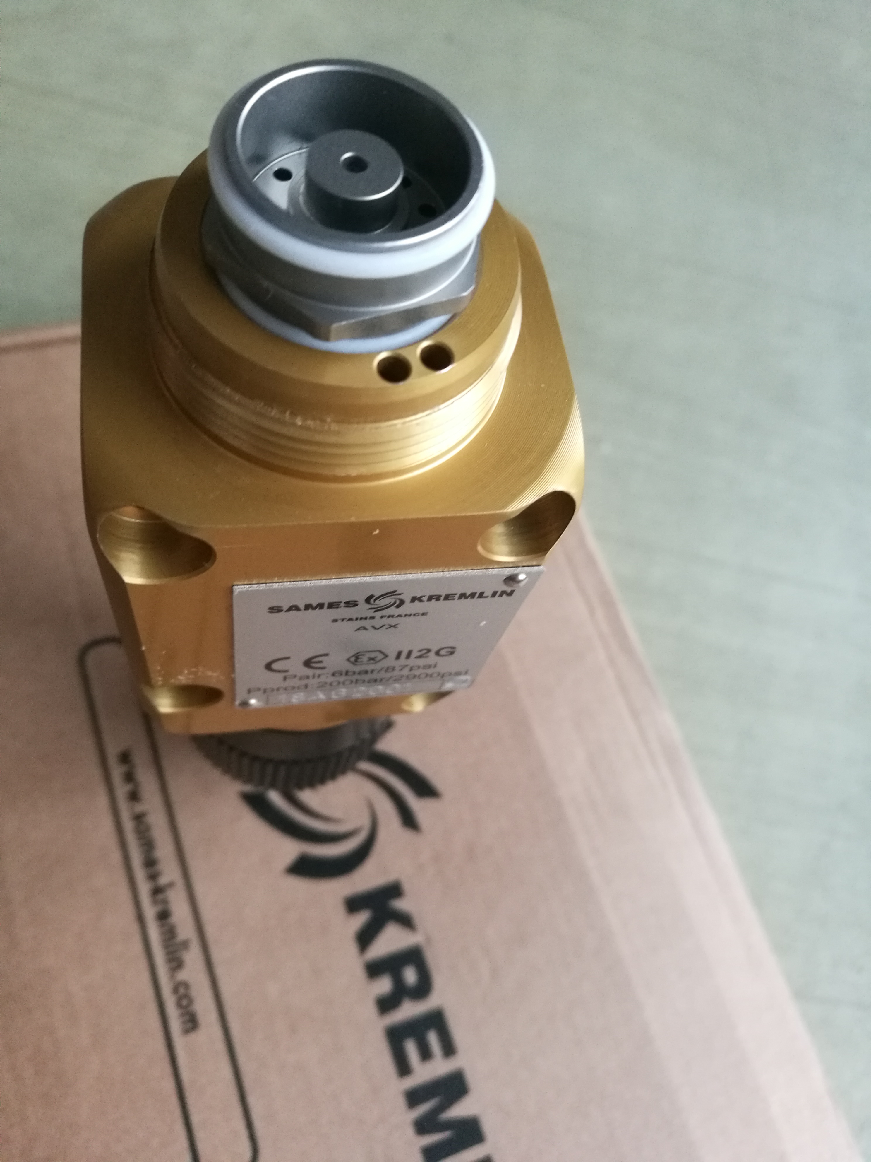 克姆林混氣設(shè)備代理商 克姆林混*木門噴涂用AVX 機器人高壓混氣噴槍AVX 往復(fù)機混氣自動噴槍AVX