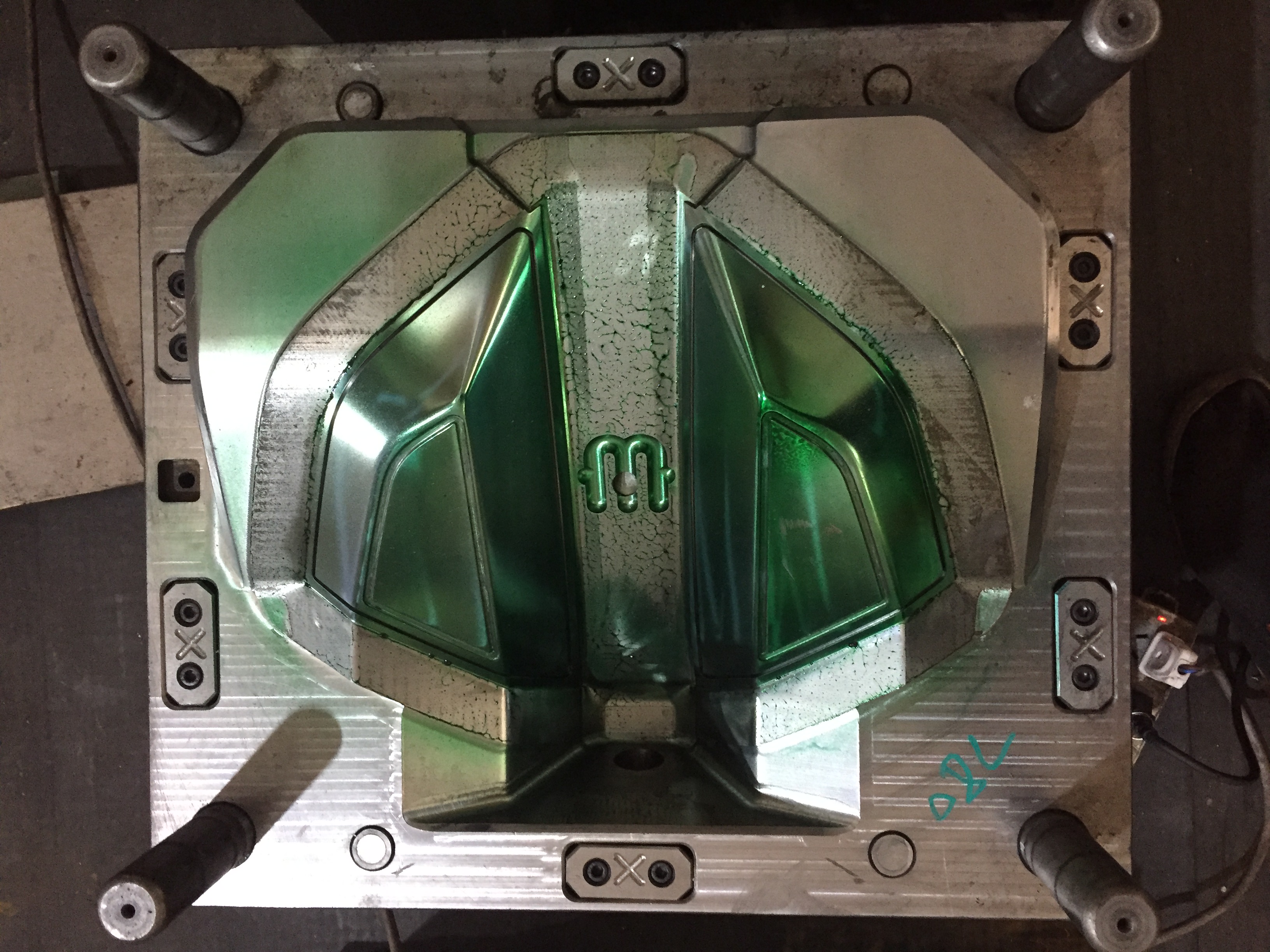 塑料雙色模具|臺州雙色碗模具|雙色車燈模具|臺州雙色杯子模具價格|臺州雙色手柄模具批發(fā)價格|臺州塑料雙色模具