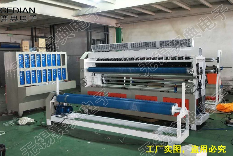專業(yè)定制全自動(dòng)夏涼被復(fù)合機(jī) 裥棉被子復(fù)合壓花機(jī),夏涼被壓棉機(jī)